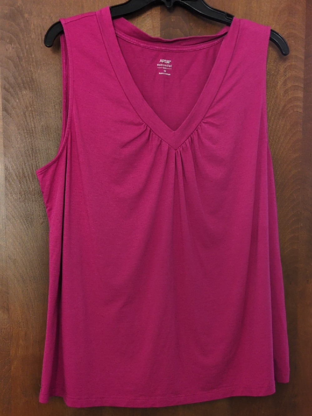 Apt. 9 Women's Bright Magenta V-Neck Sleeveless Tank